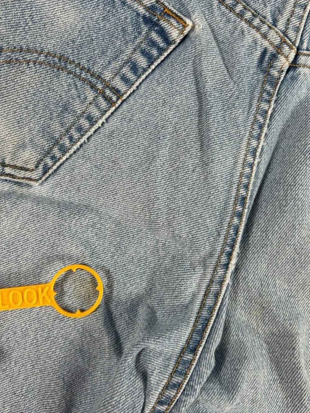 Vintage Y2K Light Wash Levi's Straight Leg Relaxed 36x30 90s Distressed Casual
